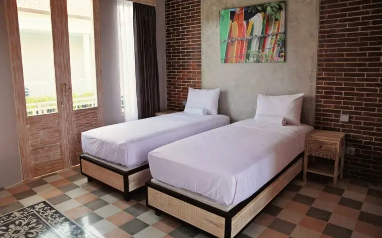 Mojosurf Camp Canggu twin upgrade room
