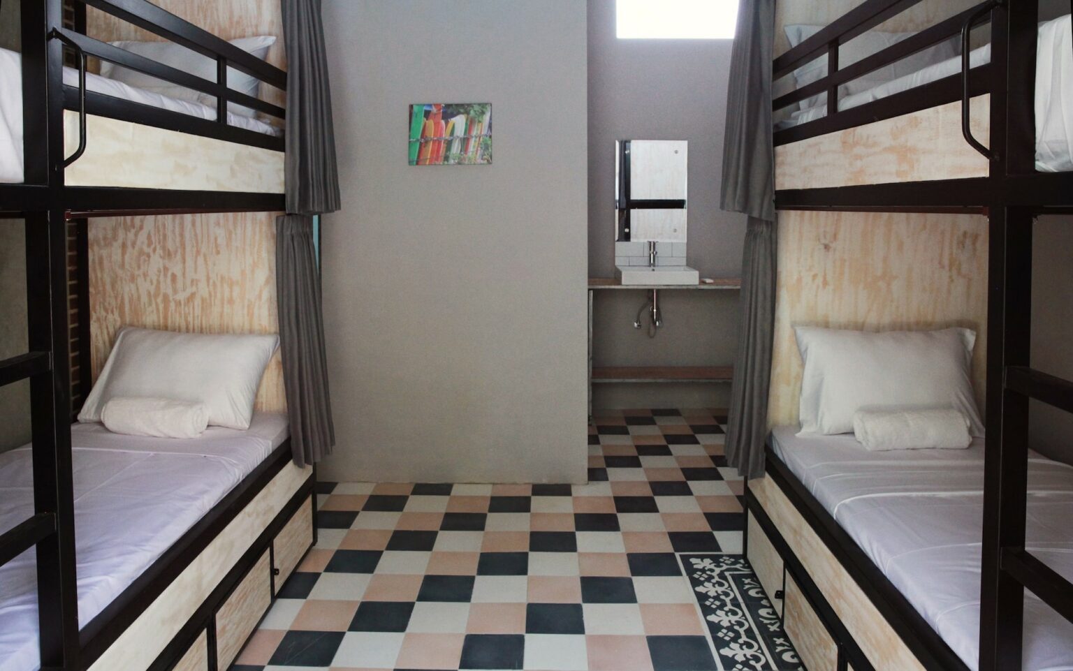 Dorm share room Mojosurf Camp Canggu