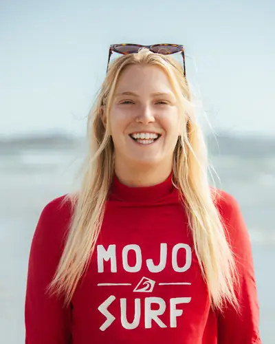 Lottie, Mojosurf surf instructor in Australia